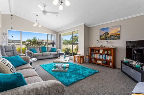 Photo of property in 25 Puriri Crescent, Edgecumbe, 3120