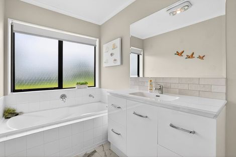 Photo of property in 23 Raabia Close, Parakai, 0830