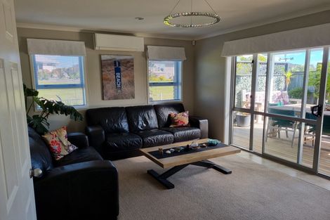 Photo of property in 16 Hoihere Drive, One Tree Point, 0118