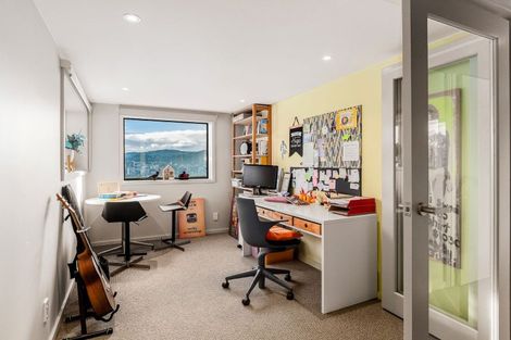 Photo of property in 51 The Crescent, Roseneath, Wellington, 6011