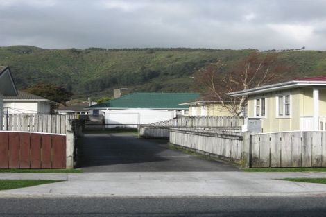 Photo of property in 2/9 Strand Crescent, Naenae, Lower Hutt, 5011