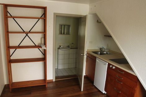 Photo of property in 2 Kauri Point Road, Laingholm, Auckland, 0604