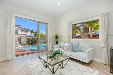 Photo of property in 39 Scarlet Oak Drive, Schnapper Rock, Auckland, 0632