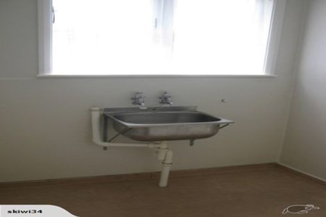 Photo of property in 35 Atiawa Crescent, Waiwhetu, Lower Hutt, 5010