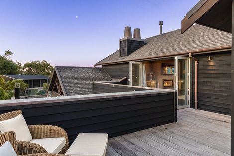 Photo of property in 2 Otaihanga Road, Paraparaumu Beach, Paraparaumu, 5032