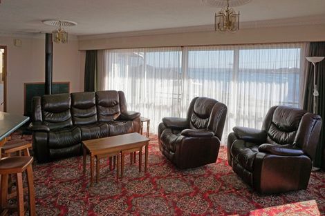 Photo of property in 104 Marine Parade, Bluff, 9814