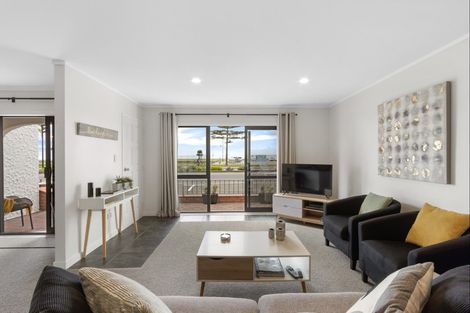 Photo of property in 461 Marine Parade, Napier South, Napier, 4110