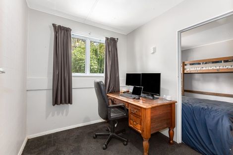Photo of property in 51 Poto Road, Normandale, Lower Hutt, 5010