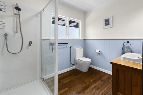 Photo of property in 4 Smith Road, Merrilands, New Plymouth, 4312