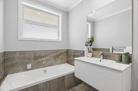 Photo of property in 22 Clare Street, Cambridge, 3434