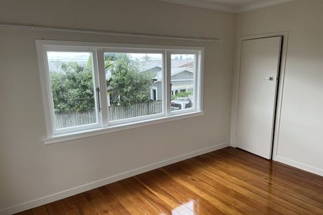 Photo of property in 1/30a Old Lake Road, Narrow Neck, Auckland, 0624