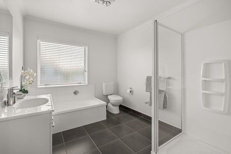 Photo of property in 2 Coprosma Close, Papamoa Beach, Papamoa, 3118