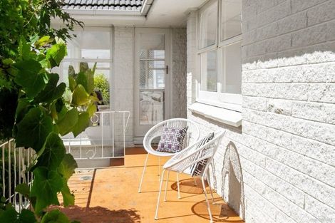 Photo of property in 15 Sealy Road, Torbay, Auckland, 0630