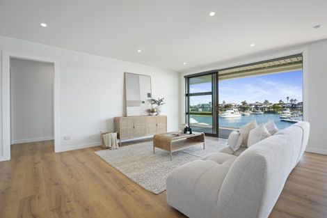Photo of property in 21 Fred Carr Place, One Tree Point, 0118