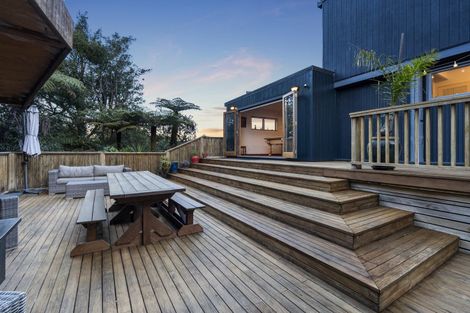 Photo of property in 186b Woodlands Park Road, Titirangi, Auckland, 0604