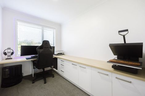 Photo of property in 5 Laguna Place, Matakatia, Whangaparaoa, 0930