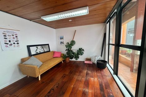 Photo of property in Courtenay Mews Apartments, 3/14 Alpha Street, Te Aro, Wellington, 6011