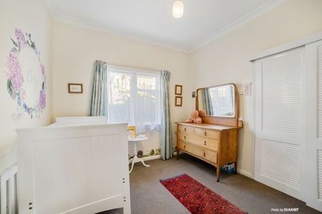 Photo of property in 22 Ranui Crescent, Khandallah, Wellington, 6035