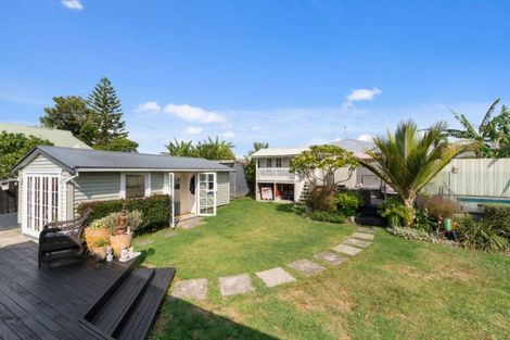 Photo of property in 8 Murray Road, Te Atatu Peninsula, Auckland, 0610