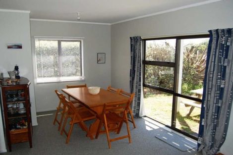 Photo of property in 13 Reeves Street, Waikanae Beach, Waikanae, 5036