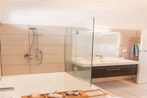 Photo of property in 35 Pukatea Street, Eastbourne, Lower Hutt, 5013