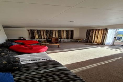 Photo of property in 72 Stewart Drive, Newlands, Wellington, 6037