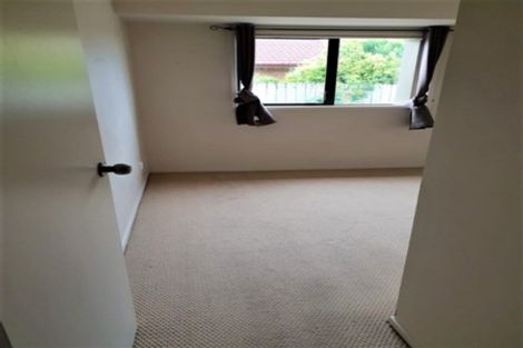 Photo of property in 28 Tussock Avenue, Mangere, Auckland, 2022