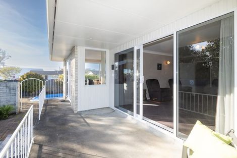 Photo of property in 64 Nevada Drive, Merrilands, New Plymouth, 4312