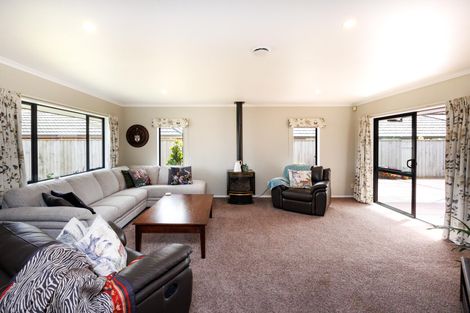 Photo of property in 147 Pacific Drive, Fitzherbert, Palmerston North, 4410