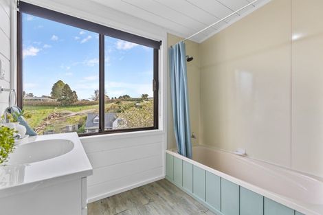 Photo of property in 71 Heta Road, Highlands Park, New Plymouth, 4312