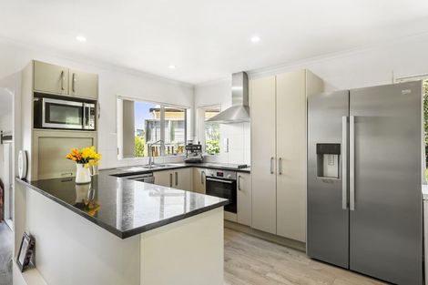 Photo of property in 60a Topliss Drive, Northcross, Auckland, 0632