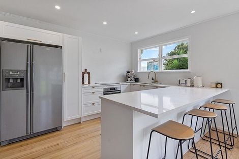 Photo of property in 24 Gill Avenue, Te Atatu Peninsula, Auckland, 0610