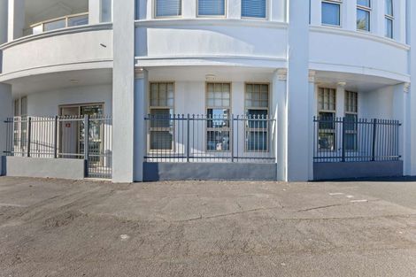 Photo of property in 1 Queen Street, New Plymouth, 4310