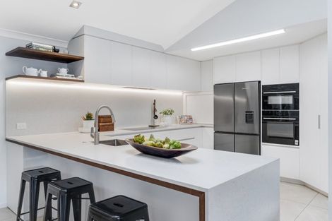 Photo of property in 53 Manor Park, Sunnyhills, Auckland, 2010