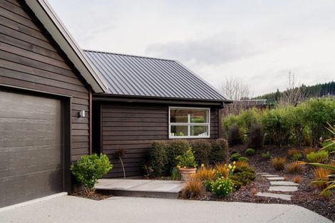 Photo of property in 1 Makomako Road, Wanaka, 9305