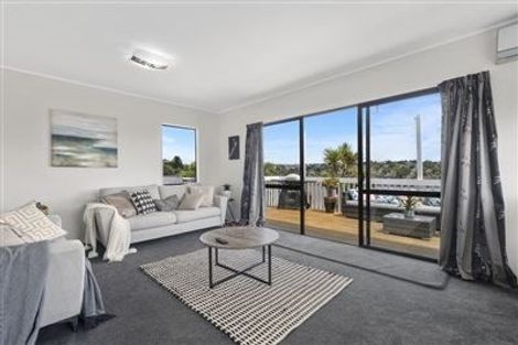 Photo of property in 2/7 Arran Road, Browns Bay, Auckland, 0630