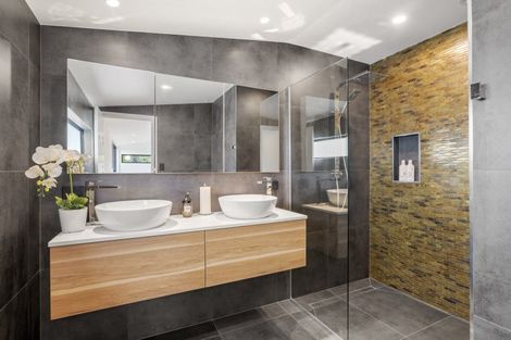 Photo of property in 6a Kohanga Road, Mangere Bridge, Auckland, 2022