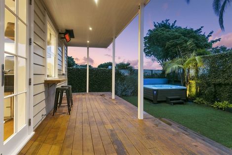 Photo of property in 29 Seaview Avenue, Northcote, Auckland, 0627