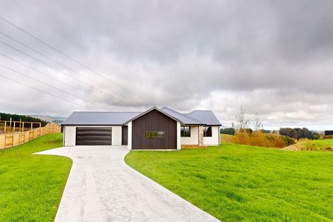 Photo of property in 132 Kingsdale Park Drive, Aokautere, Palmerston North, 4471