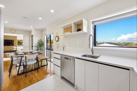 Photo of property in 43 Athena Drive, Totara Vale, Auckland, 0629