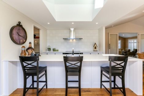 Photo of property in 1 Tupare Place, Highlands Park, New Plymouth, 4312