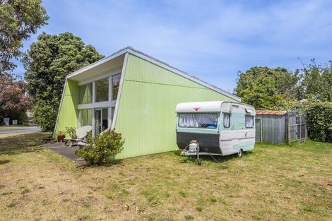 Photo of property in 41 Queens Road, Waikanae Beach, Waikanae, 5036