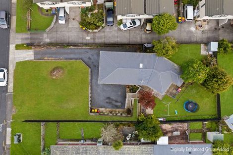 Photo of property in 10 Awaroa Road, Sunnyvale, Auckland, 0612