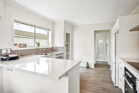 Photo of property in 27 Howden Road, Fairfield, Hamilton, 3214