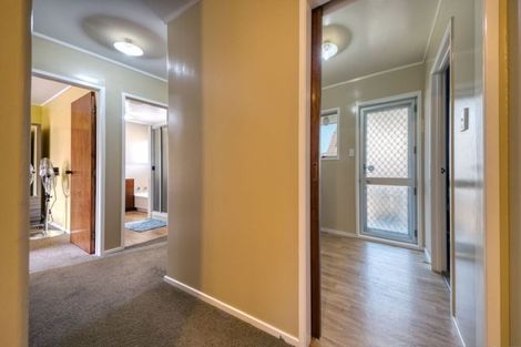 Photo of property in 67 Manhattan Heights, Glendene, Auckland, 0602