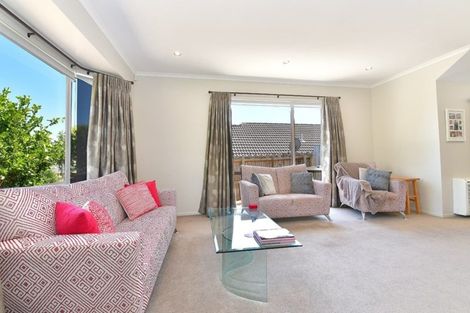 Photo of property in 5 Seamount Drive, Red Beach, 0932