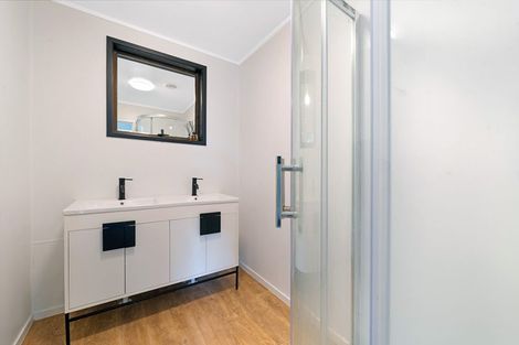 Photo of property in 15 Denarius Lane, Glendene, Auckland, 0602