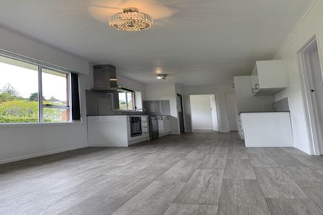 Photo of property in 15 Liston Crescent, Cockle Bay, Auckland, 2014