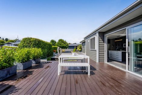 Photo of property in 3 Te Arakete Place, Hurworth, New Plymouth, 4310