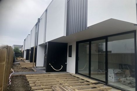 Photo of property in 2/10 Bishop Street, Green Bay, Auckland, 0604